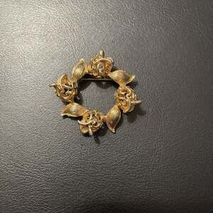 Vintage Sarah Coventry Gold Tone Golden Tulip Flower Wreath Brooch Pin